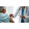  d'un Professionnel de santé utilisant des seringues BD sur un patient
